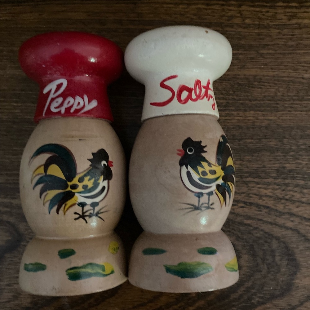 Charming Rooster Salt and Pepper Shakers - Red and White wood Pecker Woodware